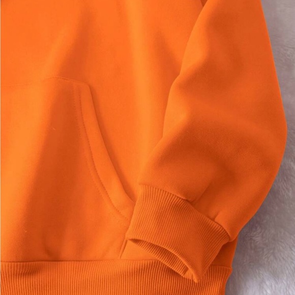 Hoodie with pockets on front with cap - Picture 3 of 6